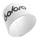 Ein weißes, elastisches Fussball-tape-Band von Balora Ligora, schräg positioniert auf weißem Hintergrund, mit einem klaren, schwarzen 'balora'-Logo-Aufdruck. Die gewebte Textur des Materials ist deutlich sichtbar.